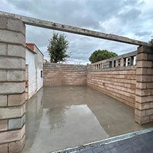 Foto 13V - Muro valla en hormigón vertical